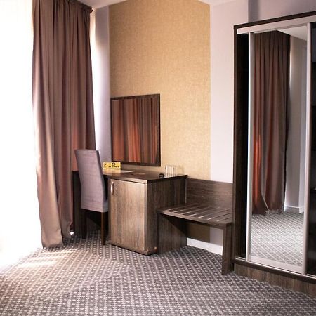 Golden Palace Hotel อัลมาตี ภายนอก รูปภาพ