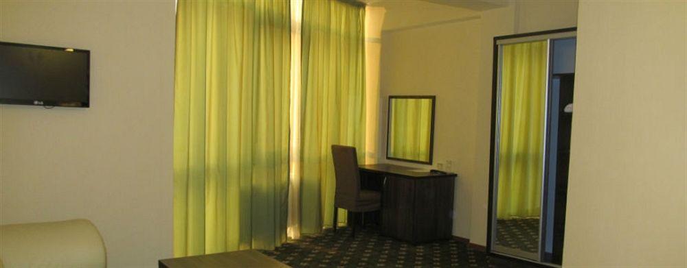 Golden Palace Hotel อัลมาตี ภายนอก รูปภาพ
