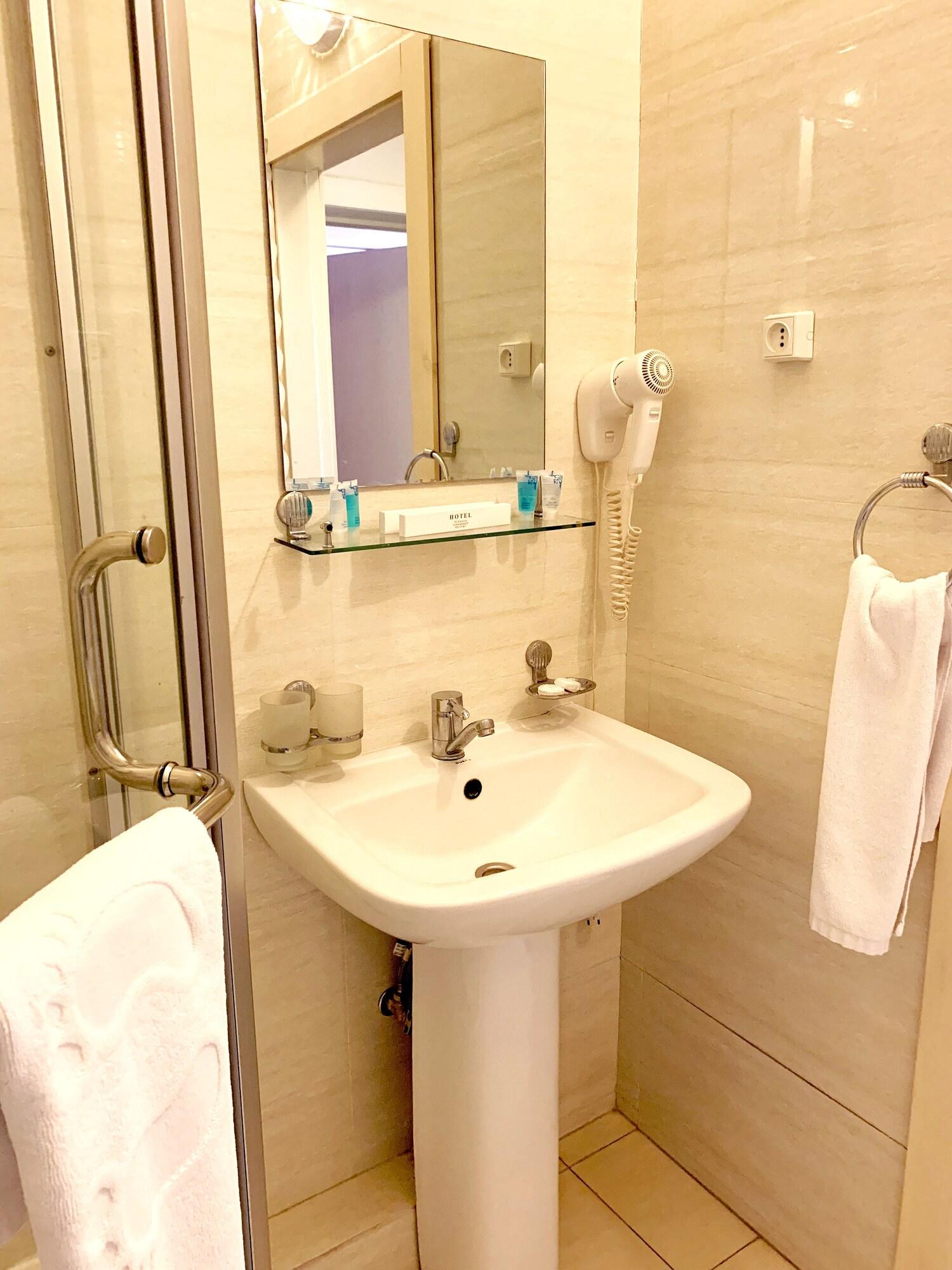 Golden Palace Hotel อัลมาตี ภายนอก รูปภาพ