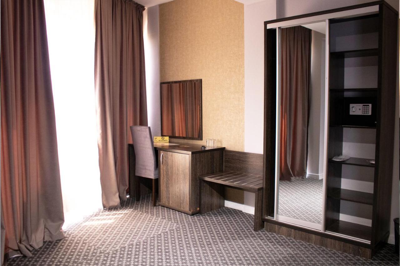 Golden Palace Hotel อัลมาตี ภายนอก รูปภาพ