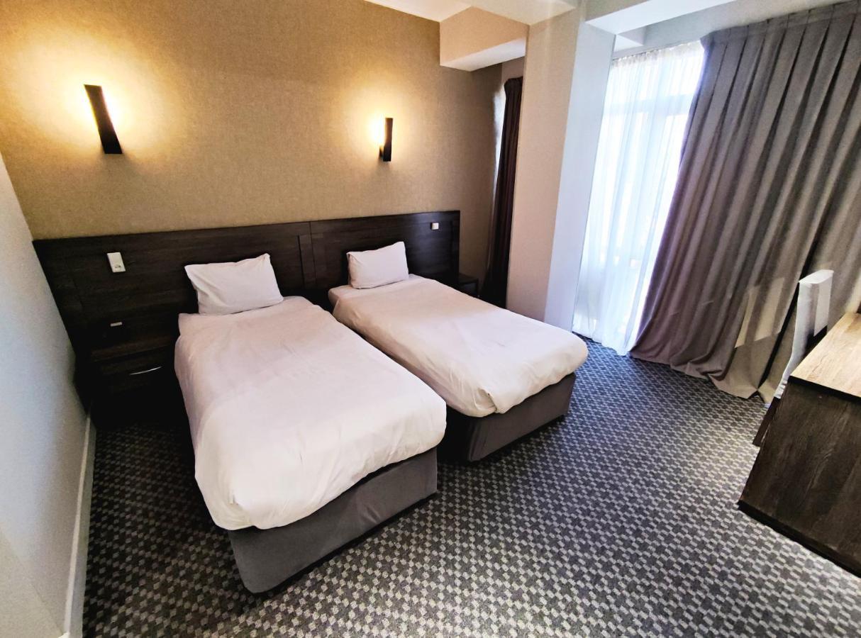 Golden Palace Hotel อัลมาตี ภายนอก รูปภาพ