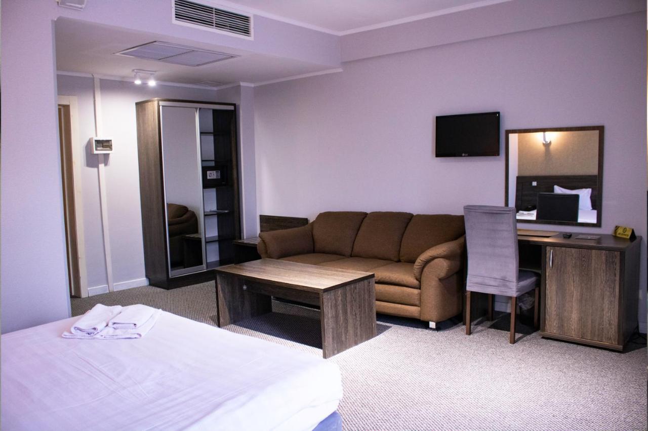Golden Palace Hotel อัลมาตี ภายนอก รูปภาพ
