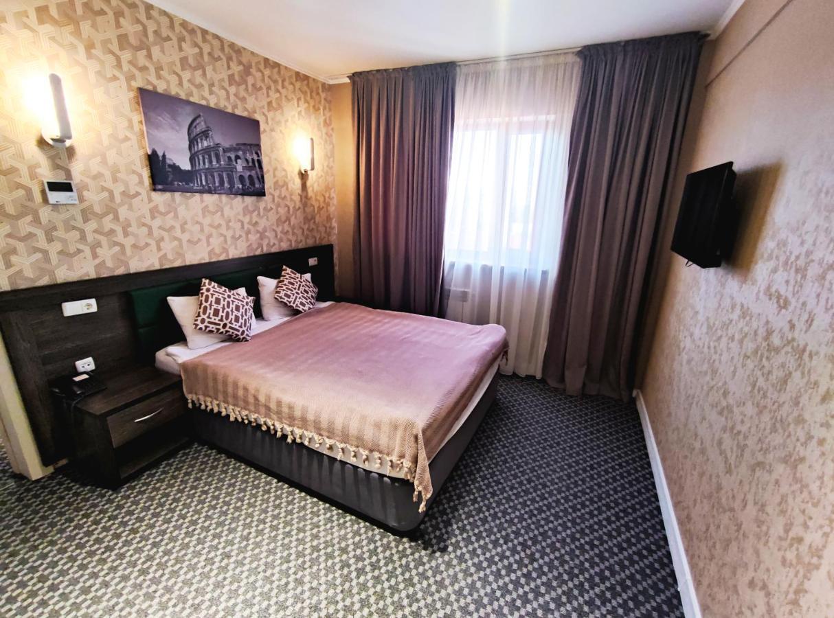 Golden Palace Hotel อัลมาตี ภายนอก รูปภาพ