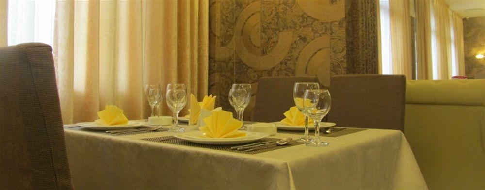 Golden Palace Hotel อัลมาตี ภายนอก รูปภาพ