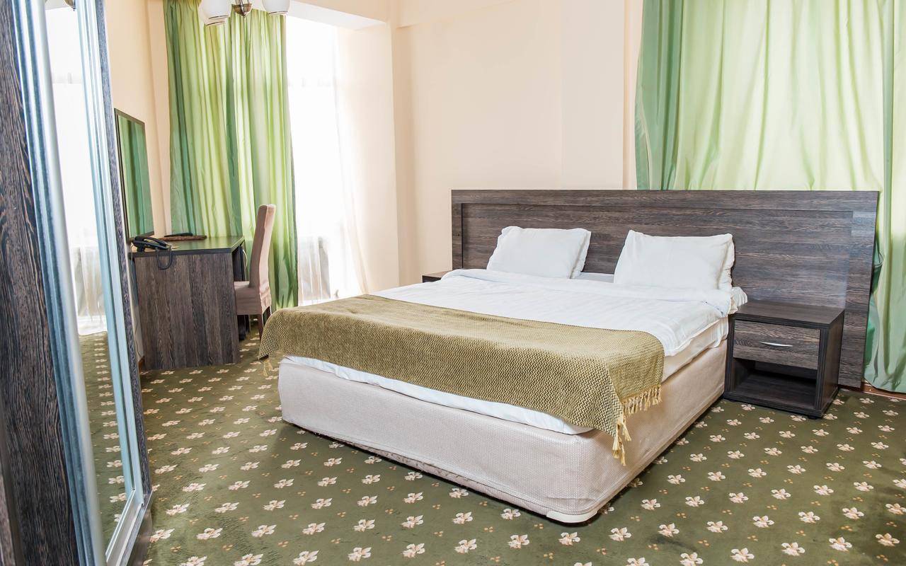 Golden Palace Hotel อัลมาตี ภายนอก รูปภาพ