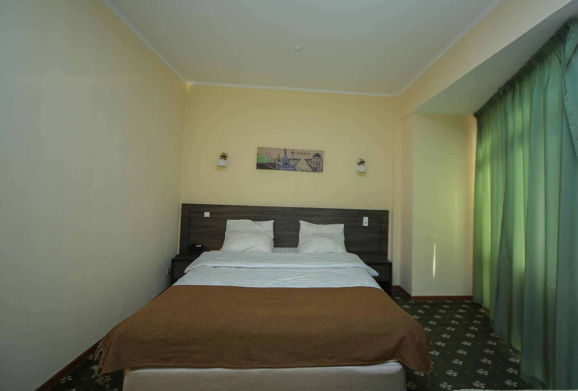 Golden Palace Hotel อัลมาตี ภายนอก รูปภาพ