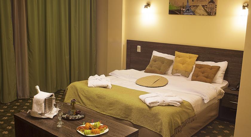 Golden Palace Hotel อัลมาตี ภายนอก รูปภาพ
