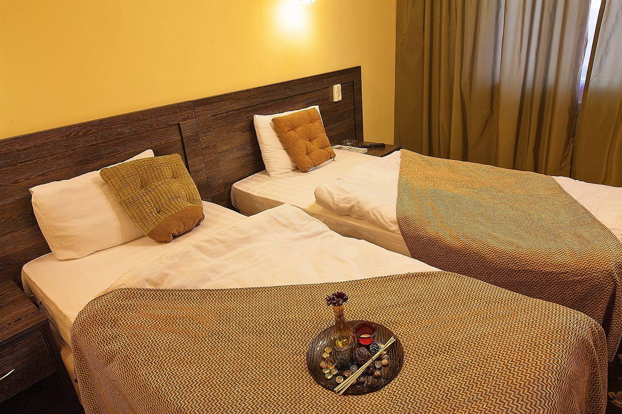 Golden Palace Hotel อัลมาตี ภายนอก รูปภาพ